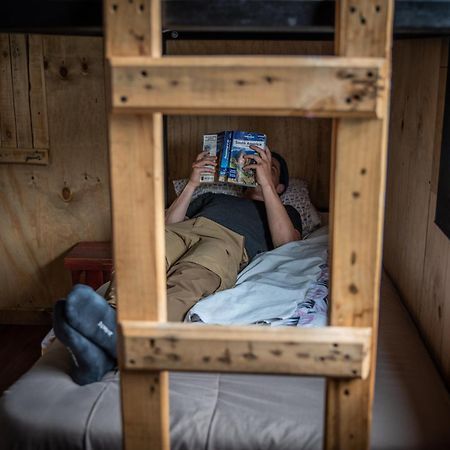 Puma House Hostel Пуерто Наталес Екстериор снимка