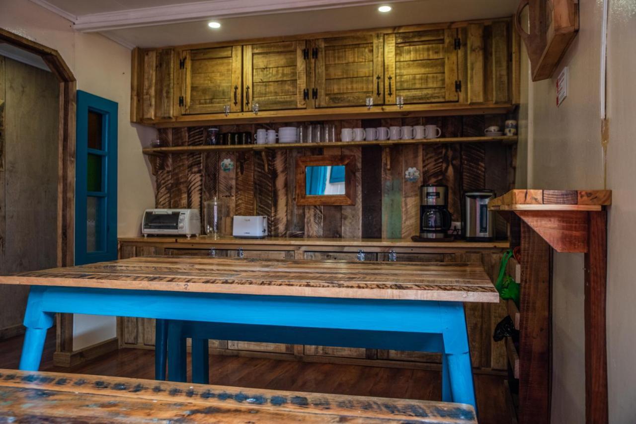 Puma House Hostel Пуерто Наталес Екстериор снимка