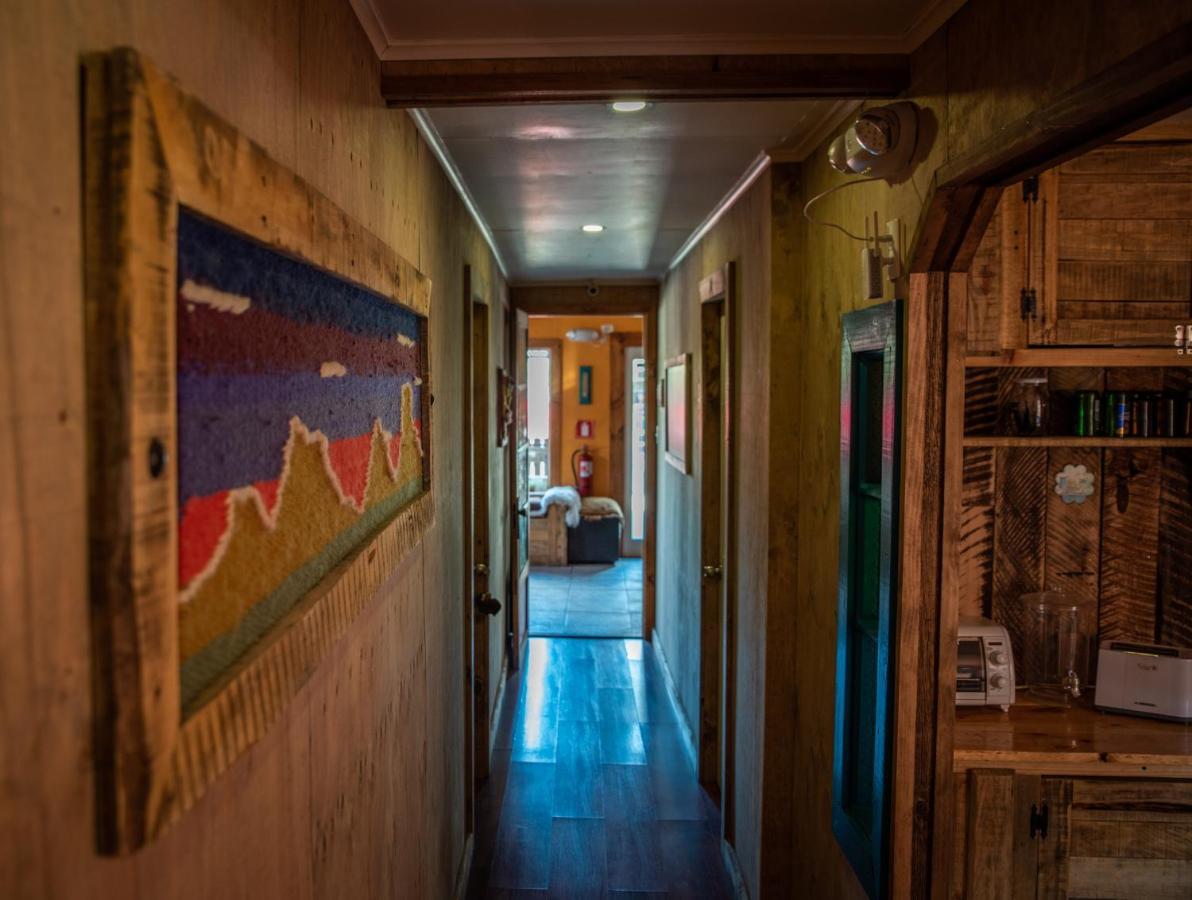 Puma House Hostel Пуерто Наталес Екстериор снимка