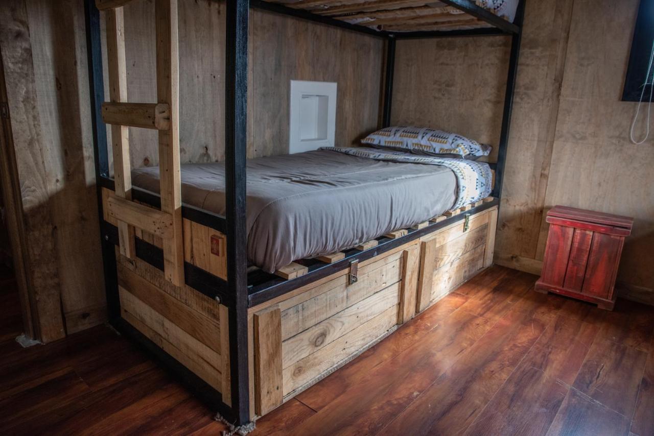 Puma House Hostel Пуерто Наталес Екстериор снимка