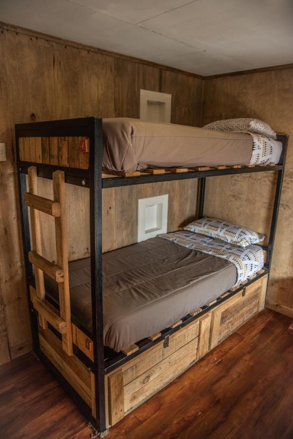 Puma House Hostel Пуерто Наталес Екстериор снимка